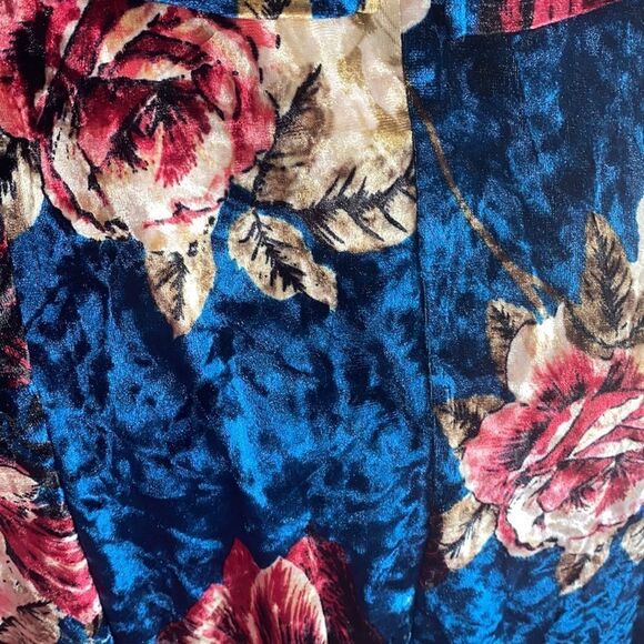 ✨ Rokoko by Dazz
Floral Velvet Mini Dress✨ - Picture 6 of 6